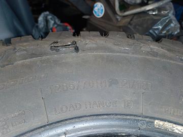 gomme bf goodrich 285/70/17 121/118R