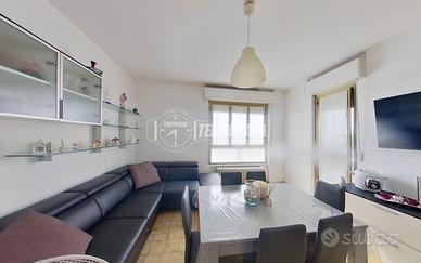 Ampio quadrilocale con balcone, p. auto e cantina