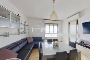 Ampio quadrilocale con balcone, p. auto e cantina