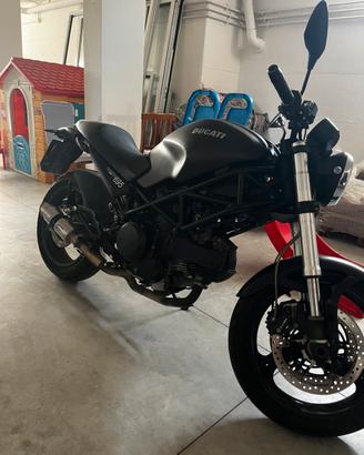 Ducati Monster 695