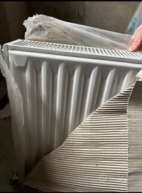 Caloriferi nuovi ancora sigillati