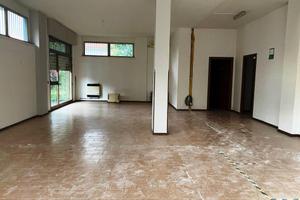 Immobile di 100 m² con 2 locali a Foligno