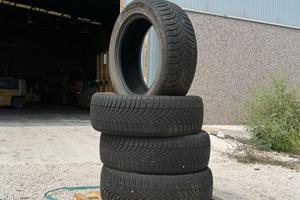 Gomme Invernali Nexen 215/55 R17 98V XL - DOT 2023