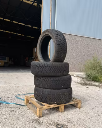 Gomme Invernali Nexen 215/55 R17 98V XL - DOT 2023