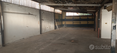 Locale magazzino/artigianale 220 mq