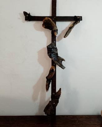 crocifisso in legno e ferro 