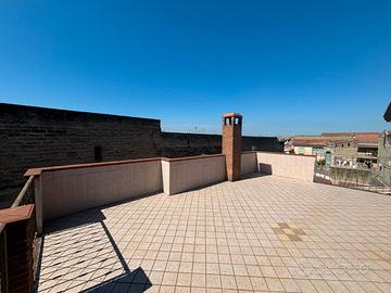 Corte indipendente con ampio cortile