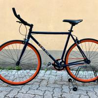 Bicicletta a scatto fissa nuova