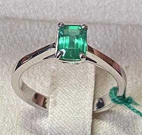 ANELLO SOLITARIO ORO 18kt. CON SMERALDO COLOMBIANO