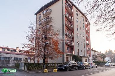 Trelocali in centro con balcone e cantina