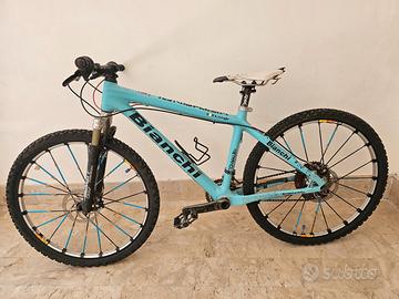 MTB.  Mountan bike  tutta in carbonio.