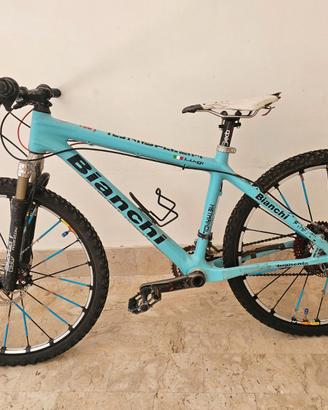 MTB.  Mountan bike  tutta in carbonio.