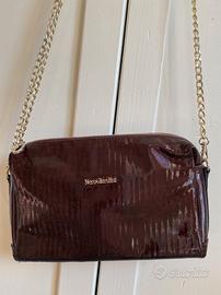 Borsa NeroGiardini in vernice bordeaux