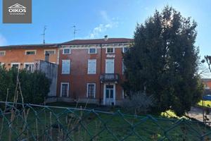 Rustico / Casale di 2800 m² con più di 5 locali e 