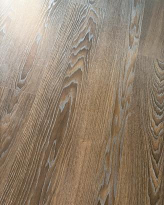 Pavimento laminato rovere colore antracite SKEMA