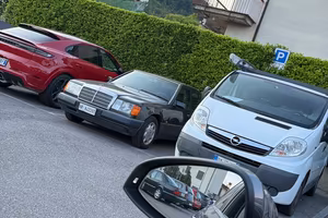 Mercedes-Benz 200E