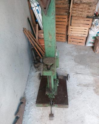 Spaccalegna idraulico verticale