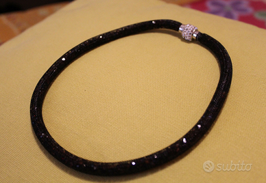 Collana girocollo nera tubolare elegante