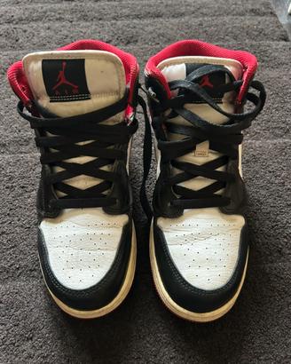 Jordan 1 mid