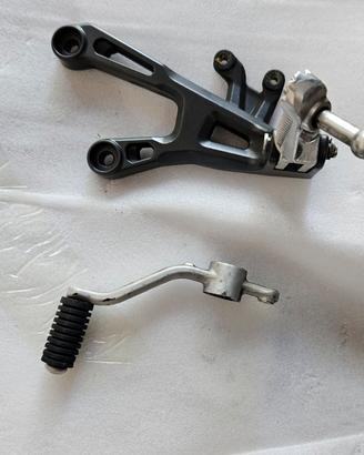 Pedana lato sx + leva cambio mt-10 2022