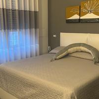 Letto di fabbrica e comodini ikea malm