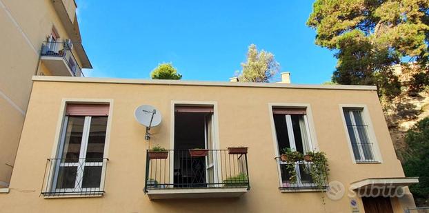 CAGLIARI, VICO MERELLO, LUMINOSA CASA ARREDATA