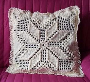 Cuscino in lana fatto a mano