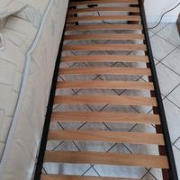 Letto singolo e relative reti a doghe