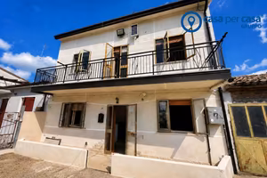 Villetta centrale con garage e cortile