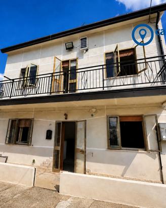 Villetta centrale con garage e cortile