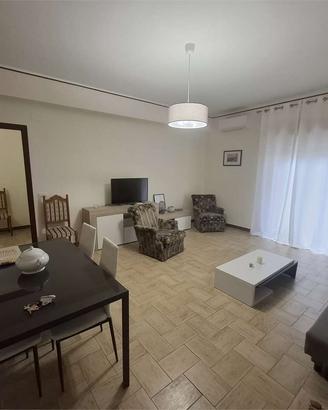 appartamento arredat ocon due camere e soggiorno