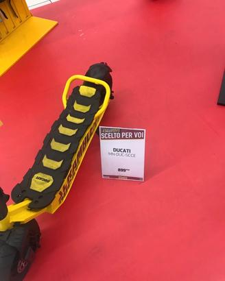 Monopattino ducati scramber giallo