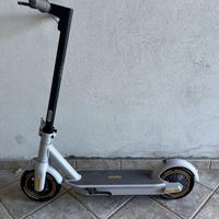 Segway Ninebot G30 Max – Batteria e ruote nuove