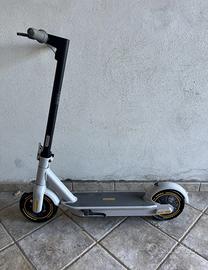 Segway Ninebot G30 Max – Batteria e ruote nuove