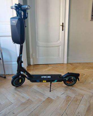 Monopattino elettrico RCB R17 con frecce e luci