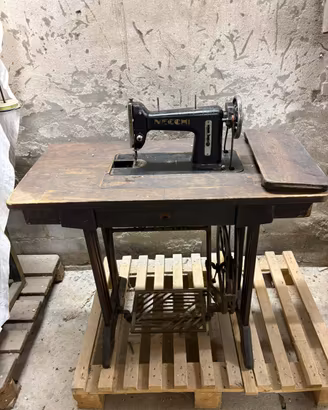 Macchina da cucire d’epoca