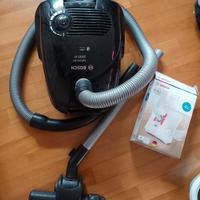 Aspirapolvere BOSH a traino e 3 sacchetti