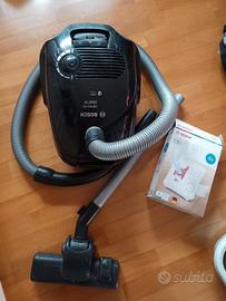 Aspirapolvere BOSH a traino e 3 sacchetti