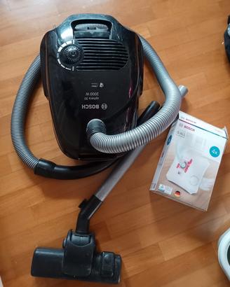 Aspirapolvere BOSH a traino e 3 sacchetti