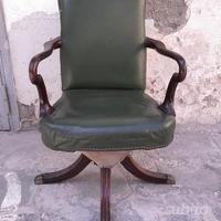 Vecchissima poltrona in pelle