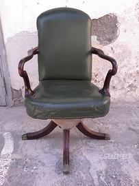 Vecchissima poltrona in pelle