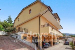Villa di 297 m² con più di 5 locali a Lamezia Term