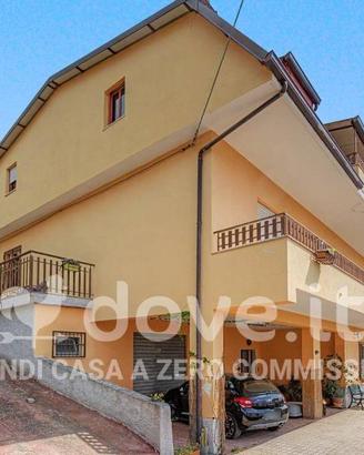 Villa di 297 m² con più di 5 locali a Lamezia Term