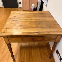 Tavolo artigianale in ciliegio massello anni ’30