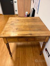 Tavolo artigianale in ciliegio massello anni ’30