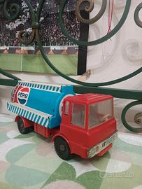 pepsi camion in latta