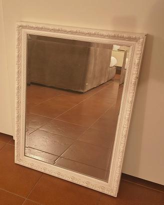 specchio con cornice shabby