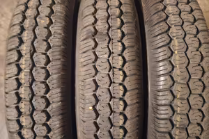 Gomme N.3 x Apecar Piaggio