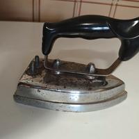 Vecchio ferro da stiro