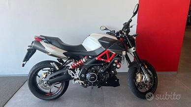 Aprilia Shiver 900 bianca